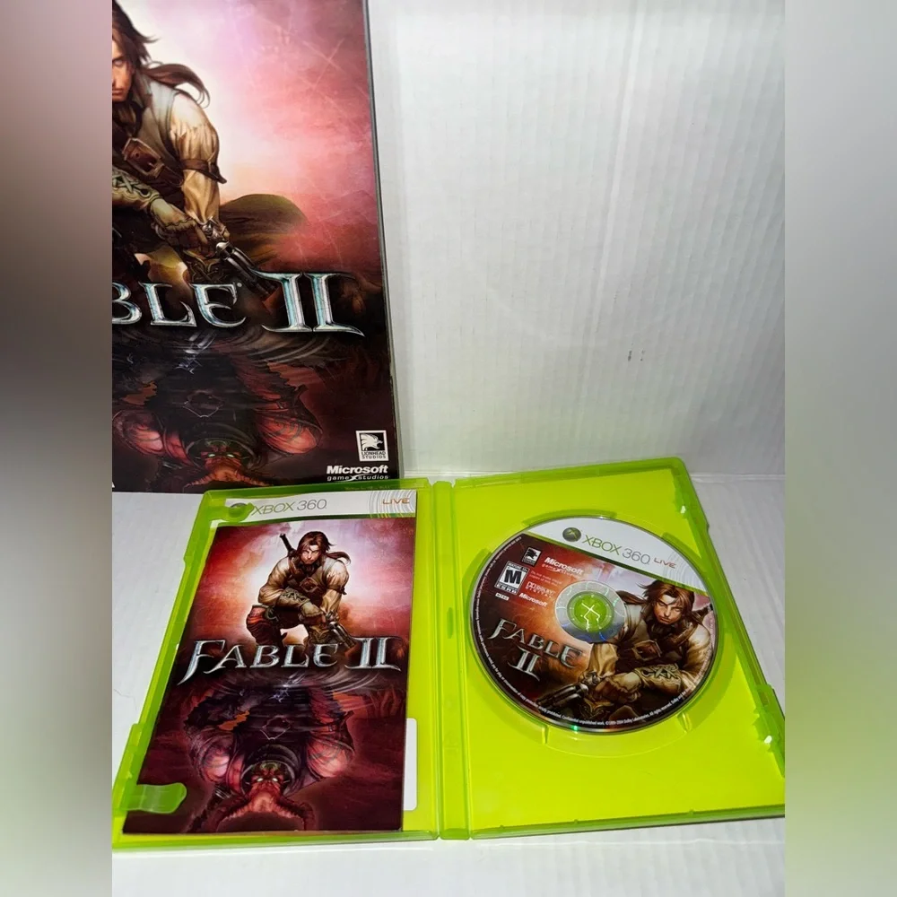 Xbox 360 Game Fable II RPG game with collectible  strategy guide  estate item